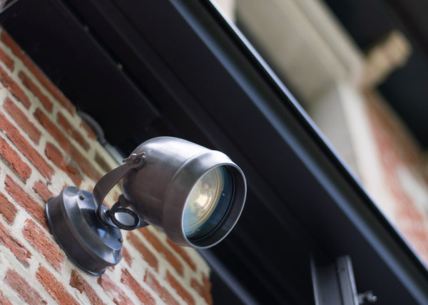 Macro on round base outdoor - Authentage